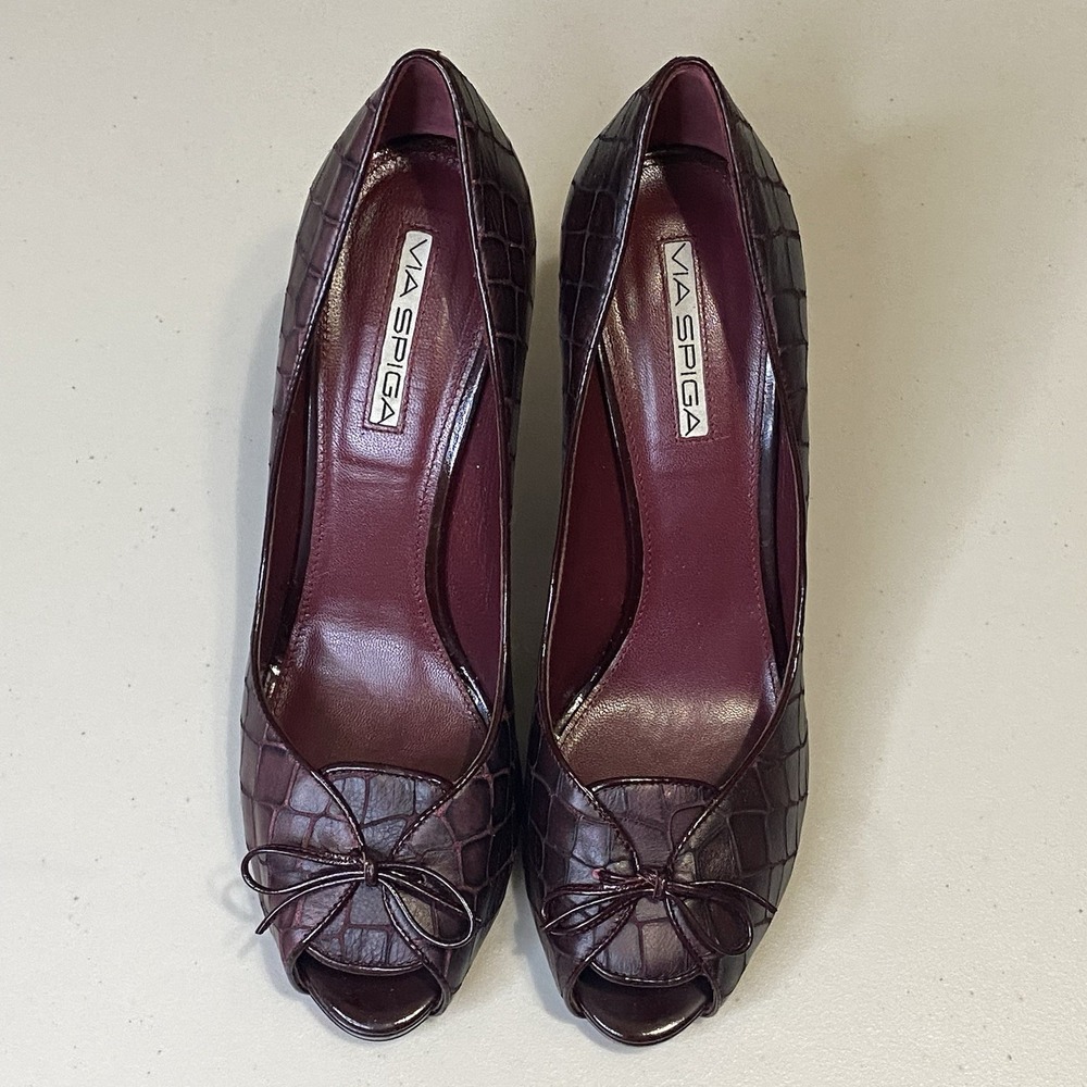 Via Spiga‎ Women's Size 9 Heels Peep Toe Burgundy Crocodile Pumps
